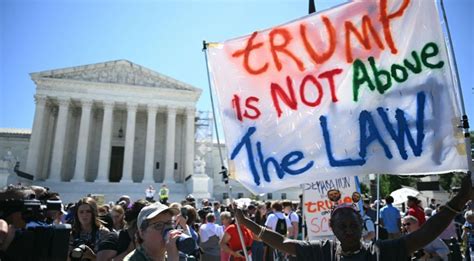 What the Supreme Court ruling on presidential immunity means .